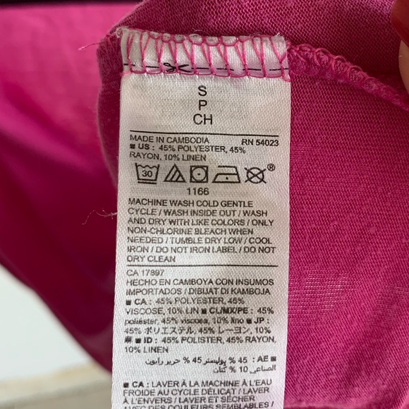 Old Navy relaxed V-neck - Picture 5 of 5